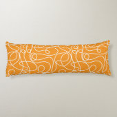 Doodle Line Art Muster | Weiß auf Orange Seitenschläferkissen (Rückseite)
