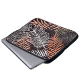 Doodle Palm: HandGezeichnet Blattmuster. Laptopschutzhülle (Vorne Knopf)