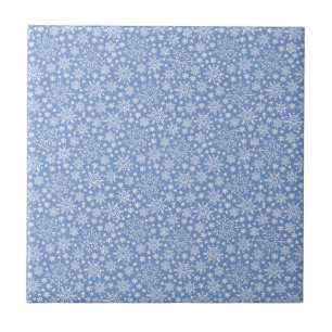 Doodle Snowflakes auf blauem Hintergrund Fliese