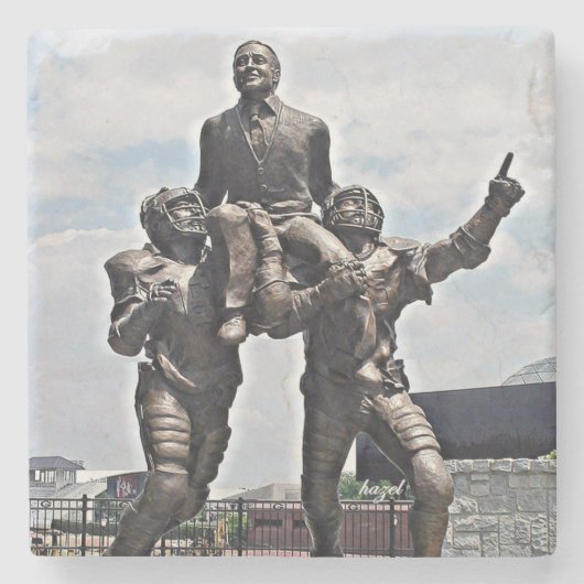 Dooley Football Sculpture, Athen Georgien, Steinuntersetzer (Vorderseite)