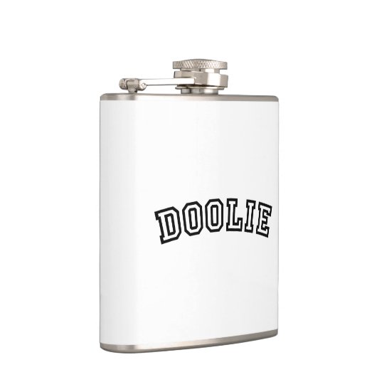 DOOLIE FLACHMANN (Rechts)