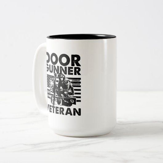 Door Gunner Vietnam: Guardians of the Skies Zweifarbige Tasse (Vorderseite Links)