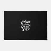 Doormat (61 x 91,4 cm) - Funny Zombies Halloween Fußmatte (Vorderseite)