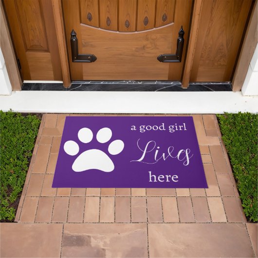 Doormat - Dog Paw - ein gutes Mädchen lebt hier Fußmatte (Außenbereich)