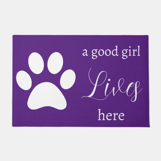 Doormat - Dog Paw - ein gutes Mädchen lebt hier Fußmatte (Vorderseite)