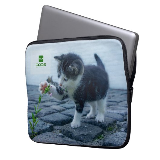 DOOS LAPTOP SLEEVES (Vorderseite Links)