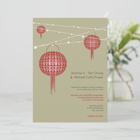 Doppel Glück Red Lanterns Chic Chinese Wedding Einladung (Stehend Vorderseite)