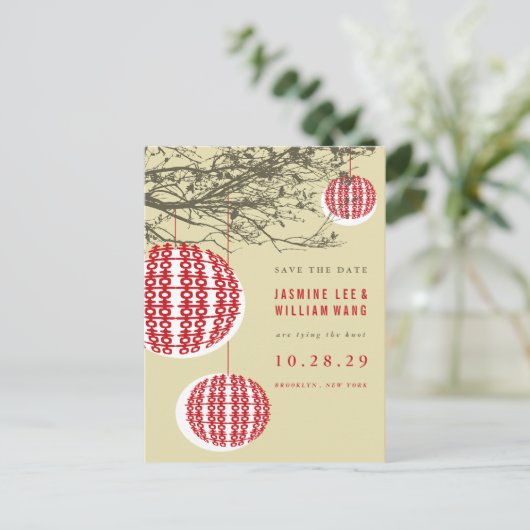 Doppel Happiness Lanterns Chinesisch Save the Date Postkarte (Stehend Vorderseite)