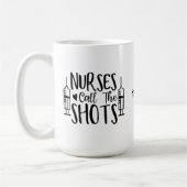 Doppel-Spritzen-Krankenschwestern nennen die Shots Kaffeetasse (Links)