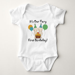 Doppelbaby-1. Geburtstags-T-Shirts und Geschenke Baby Strampler