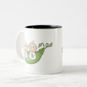 Doppelerbsen in einer Hülse Zweifarbige Tasse (Vorderseite Links)