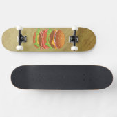 Doppelhamburger mit Käse und Speck Skateboard (Horizontal)