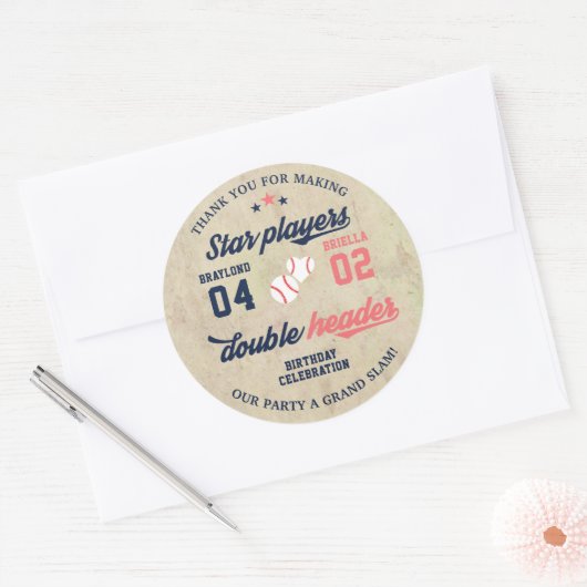 Doppelheader für zwei oder vier Geschwistern Runder Aufkleber (Umschlag)