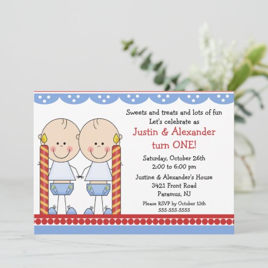 Doppeljungen-erster Geburtstag Einladung (Stehend Vorderseite)
