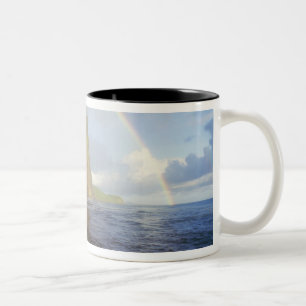 Doppelregenbogen über den Klippen des Nordens Zweifarbige Tasse
