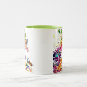 Doppelseitige bunte Giraffe mit Schmetterlingen Zweifarbige Tasse (Mittel)