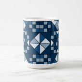 Doppelsternkettenschattierungen von blauem Quilt Kaffeetasse (Mittel)