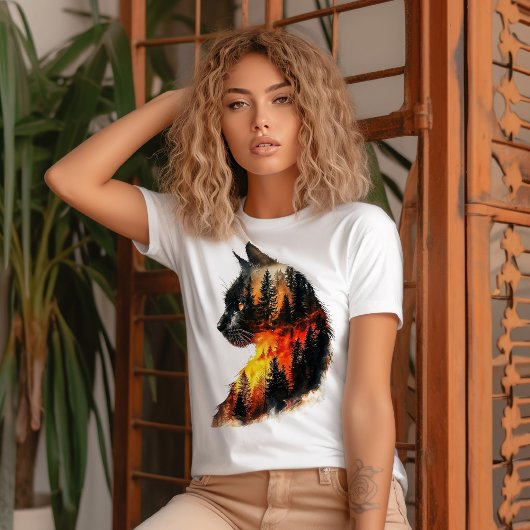Doppelte Exposition von Katzen und Wäldern T-Shirt