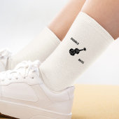 doppelter Bass in schwarzen Socken