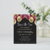 Doppelter Geburtstag Rot und Gold Ballon Einladung (Stehend Vorderseite)