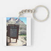 Doppelter Seitenpfosten-Postenberg Schlüsselanhänger (Rückseite)