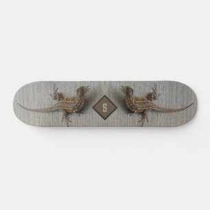 Doppeltes Eidechsen-Monogramm Skateboard