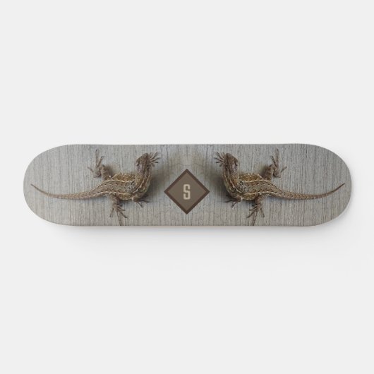 Doppeltes Eidechsen-Monogramm Skateboard (Horizontal)