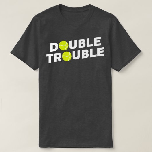 Doppeltrouble Funny Tennis mit Tennisplätzen T-Shirt (Design vorne)