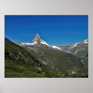 Dorf am Fuße des Matterhorns Poster