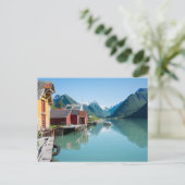 Dorf Fjærland und ein Fjord in Norwegen Postkarte (Stehend Vorderseite)