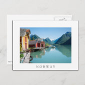 Dorf und ein Fjord in Norwegen, weißer Text Postka Postkarte (Vorne/Hinten)
