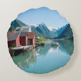 Dorf und ein Fjord in rundem Kissen Norwegens