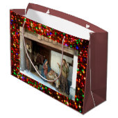 Dorfkrippe unter Canopy mehrfarbige Sterne Große Geschenktüte (Rückseite Schrägansicht)