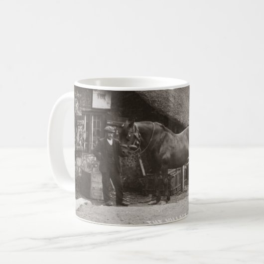 Dorfschmied, der ein Pferd beschuht Kaffeetasse (Vorderseite Links)