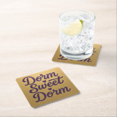 Dorm Sweet Dorm Script Untersetzer Set (Vor Ort)