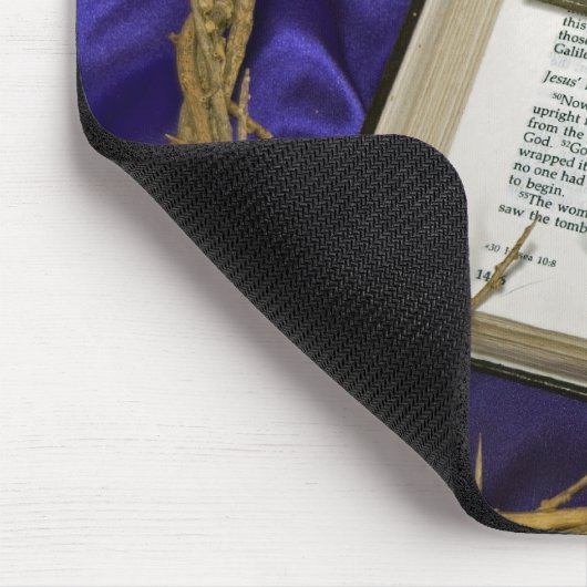 Dornenkrone mit alten Nägeln auf Bibel Mousepad (Ecke)
