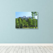 Dorodigipfel über Wäldern am goldenen Tor Leinwanddruck (Insitu (Holzboden))