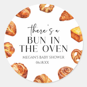 Dort ist ein Brötchen im Ofen Brot Baby Shower Runder Aufkleber