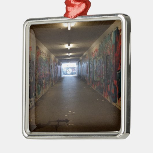 Dortmund U-Bahn Grafitti am Bahnhof Ornament Aus Metall (Links)