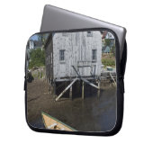 Dory builder,Lunenburg, Nova Scotia, Kanada Laptopschutzhülle (Vorderseite Links)