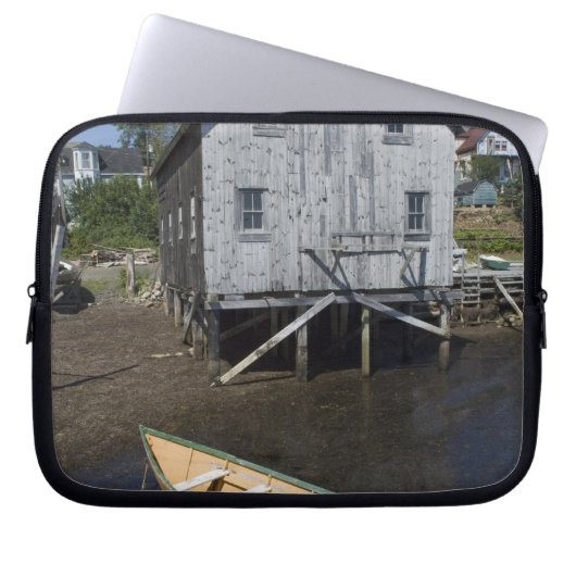 Dory builder,Lunenburg, Nova Scotia, Kanada Laptopschutzhülle (Vorderseite)