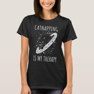 Dösen ist meine Therapie, schlafend, träumend, kos T-Shirt