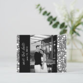 Dot & Block - Save the Date individuell - Schwarz Ankündigungspostkarte (Stehend Vorderseite)