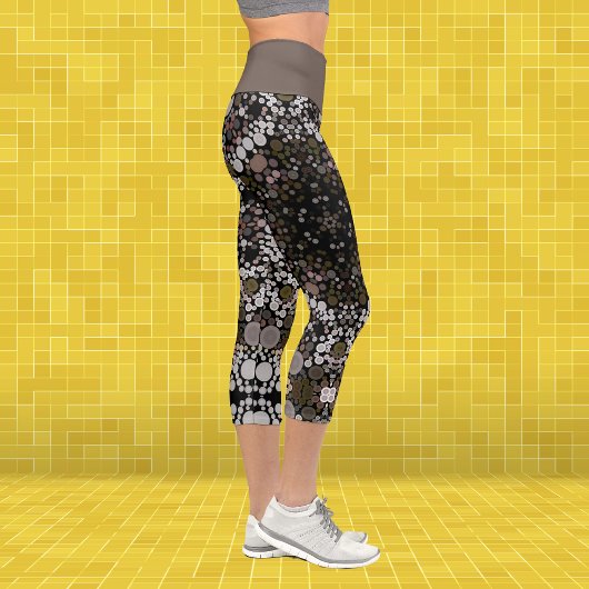 Dot Mandala Blume Braun und Weiß Capri Leggings