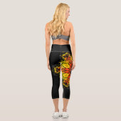 Dot Mandala Blume Gelborange und Blau Capri Leggings (Rückseite)