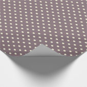 Dots aus glänzender Verpackung Kreise Lila Creme Geschenkpapier (Ecke)