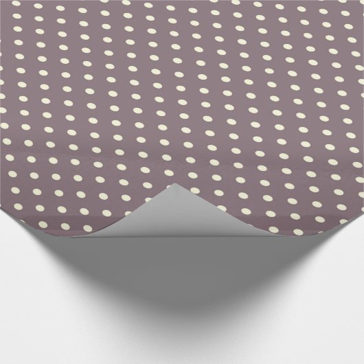 Dots aus glänzender Verpackung Kreise Lila Creme Geschenkpapier (Ecke)