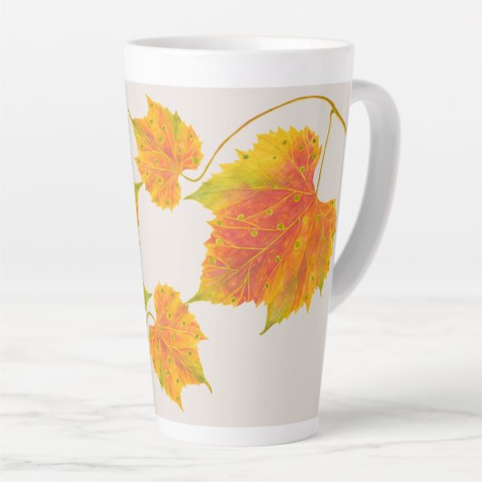 Dotty Spotty fällt auf eine große Latte-Tasse Milchtasse (Rechte Ecke)