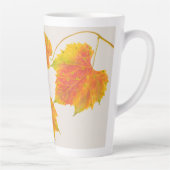 Dotty Spotty fällt auf eine große Latte-Tasse Milchtasse (Rechts)