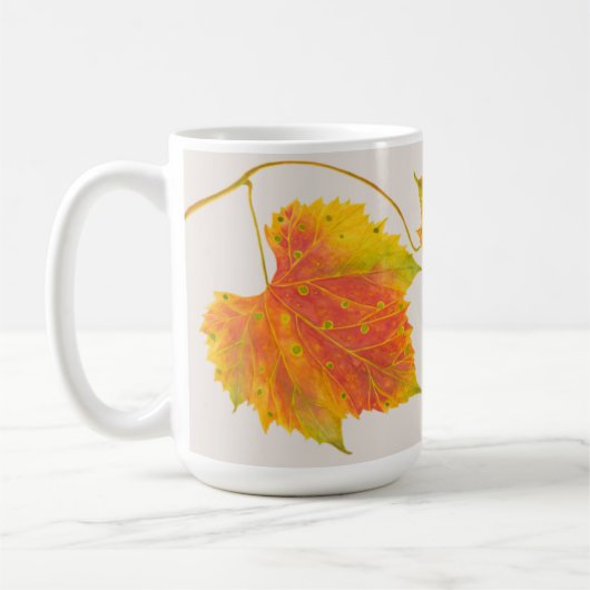 Dotty Spotty fällt auf eine klassische Tasse (Links)